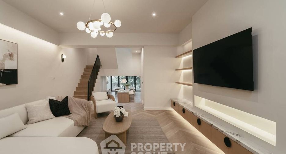Reihenhaus zur Miete mit 5 Zimmer in Khlong Toei, Bangkok