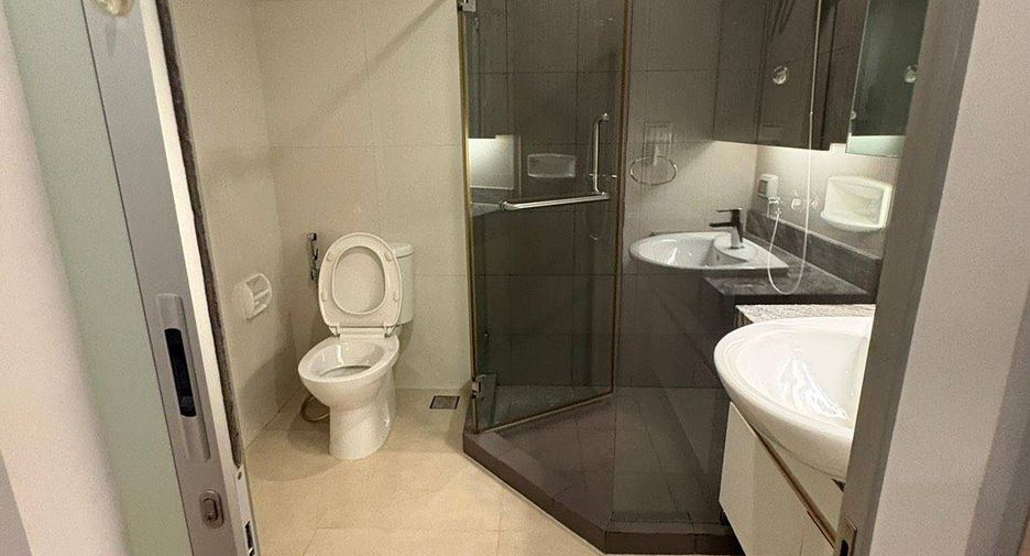 Condo en alquiler de 2 habitaciones en Bang Rak, Bangkok