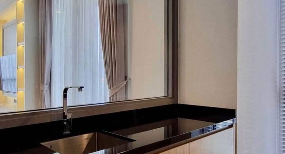 For rent 2 ベッドルーム condo in Pathum Wan, Bangkok