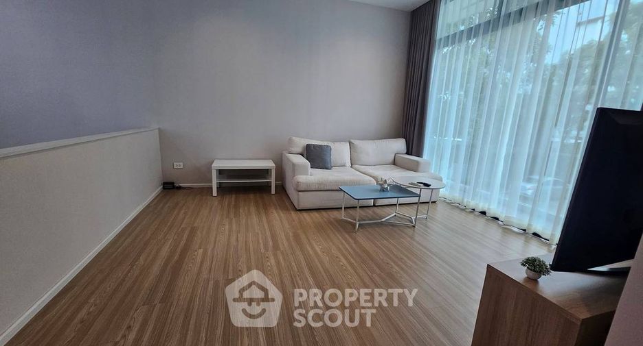For rent 3 bedrooms townhouse in Suan Luang, Bangkok