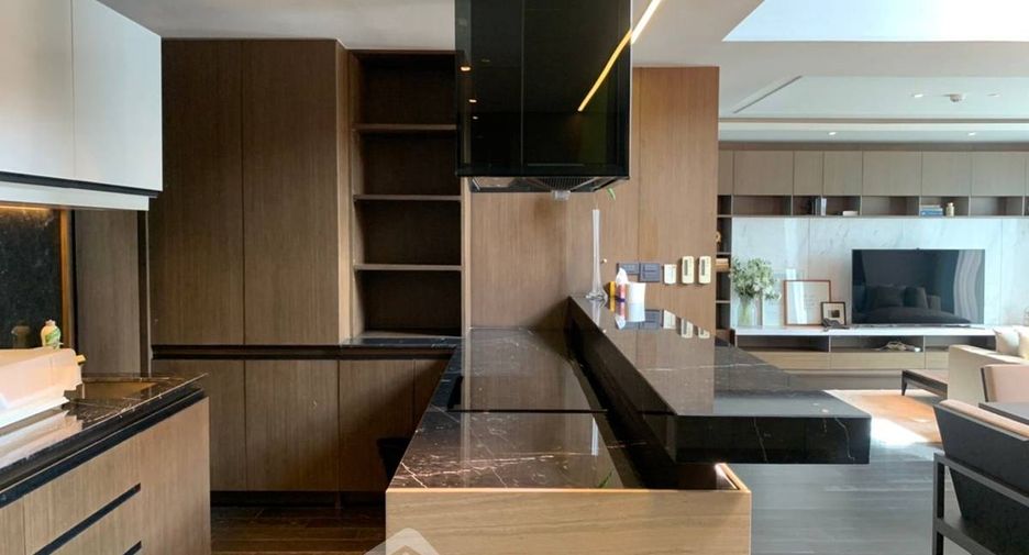 Condo en alquiler de 3 habitaciones en Khlong Toei, Bangkok
