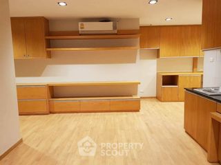 For rent 3 bedrooms condo in Bang Rak, Bangkok
