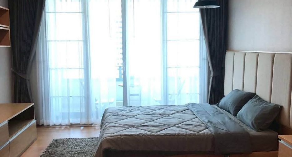 À louer 3 chambres condo à Bang Rak, Bangkok