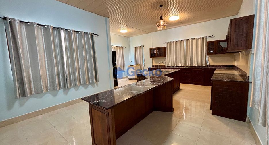 Haus zum Kauf mit 4 Zimmer in Bang Lamung, Chonburi