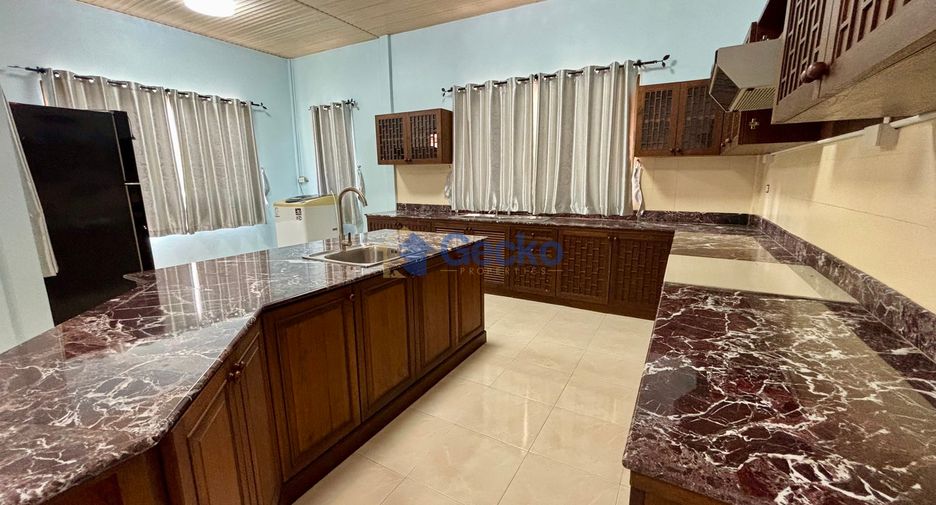 Haus zum Kauf mit 4 Zimmer in Bang Lamung, Chonburi