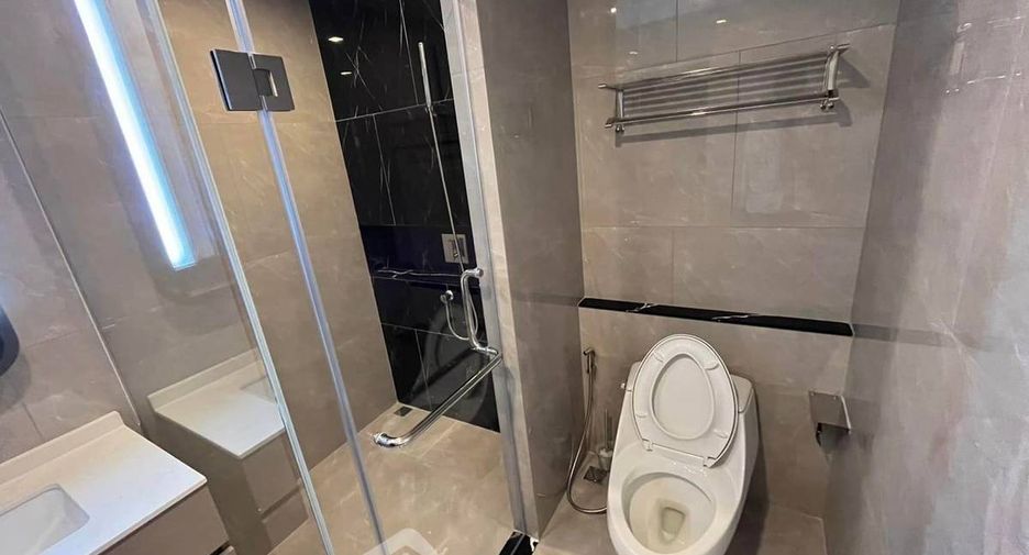 Condo en alquiler de 2 habitaciones en Huai Khwang, Bangkok