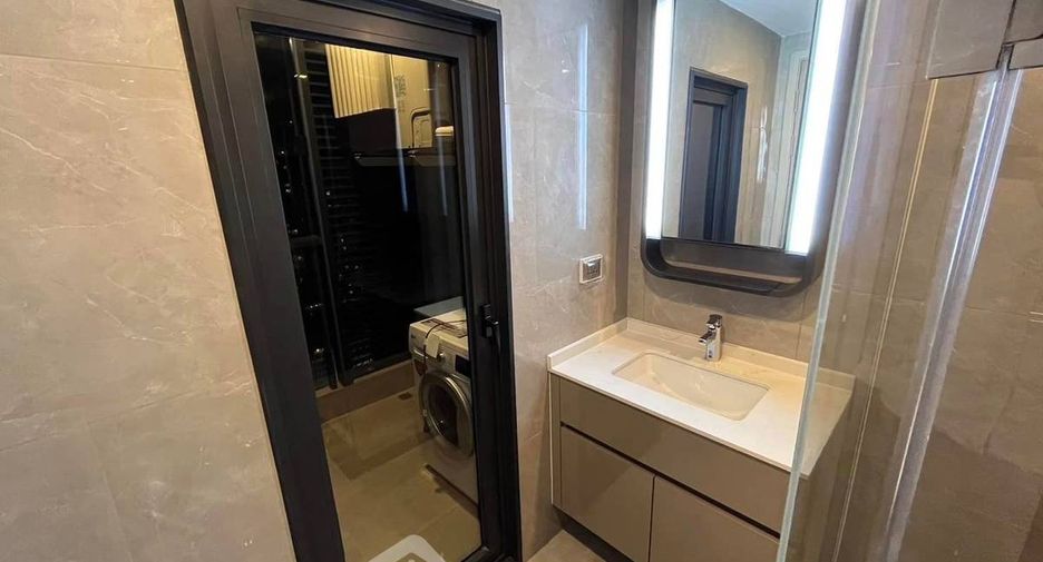Condo en alquiler de 2 habitaciones en Huai Khwang, Bangkok
