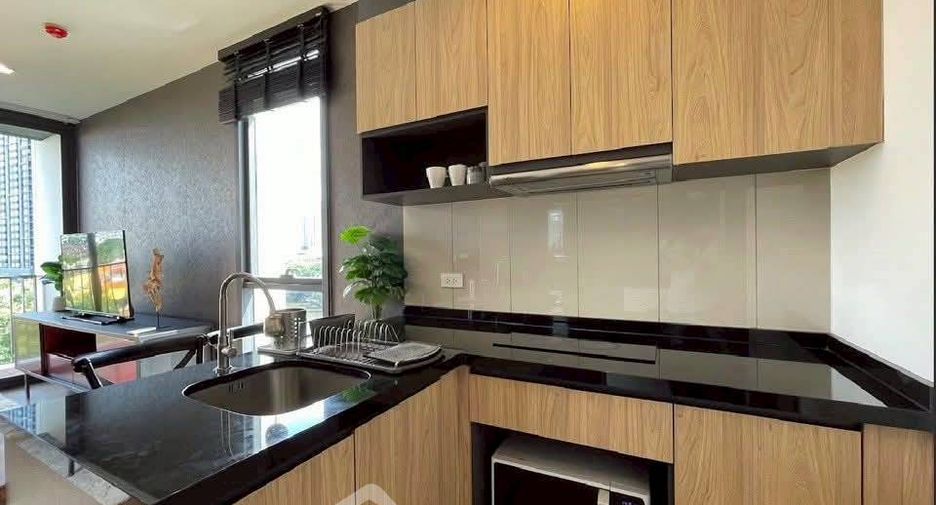For rent 2 bedrooms condo in Watthana, Bangkok