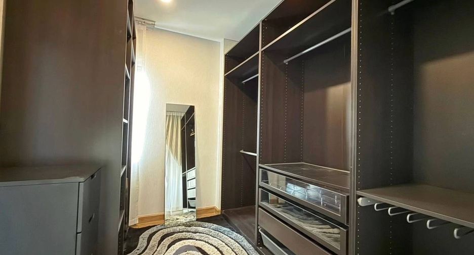 For rent 4 bedrooms house in Khlong Sam Wa, Bangkok