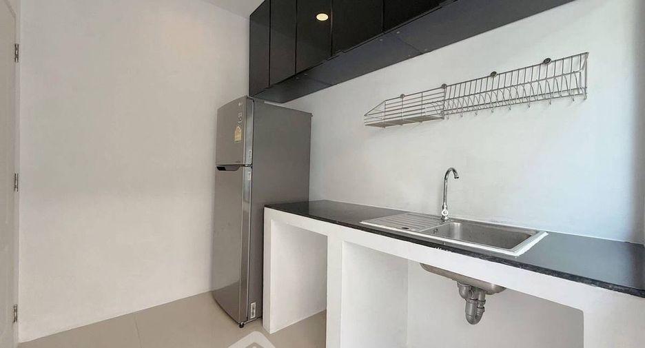 For rent 4 bedrooms house in Khlong Sam Wa, Bangkok