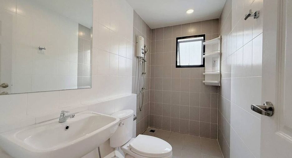 For rent 4 bedrooms house in Khlong Sam Wa, Bangkok
