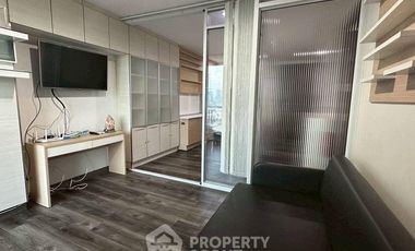 For rent 2 bedrooms condo in Huai Khwang, Bangkok
