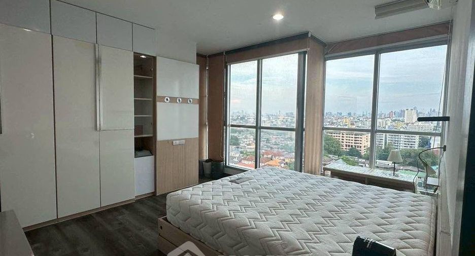 For rent 2 bedrooms condo in Huai Khwang, Bangkok