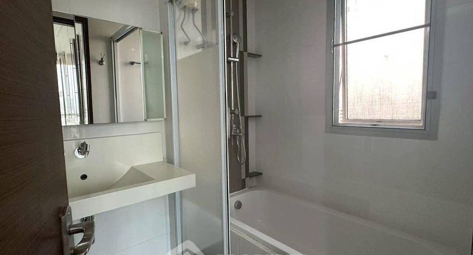 For rent 2 bedrooms condo in Huai Khwang, Bangkok
