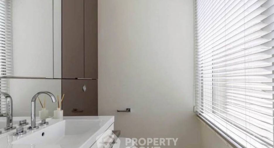 For rent 2 bedrooms condo in Pathum Wan, Bangkok