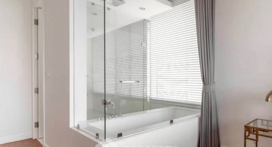 For rent 2 bedrooms condo in Pathum Wan, Bangkok