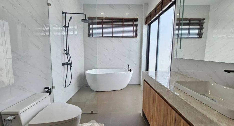 For rent 3 bedrooms villa in Bang Lamung, Chonburi