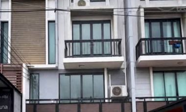Reihenhaus zur Miete mit 5 Zimmer in Suan Luang, Bangkok