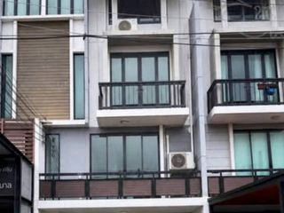 For rent 5 bedrooms townhouse in Suan Luang, Bangkok