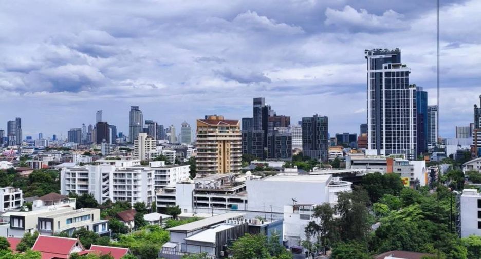 For rent 1 bed condo in Watthana, Bangkok