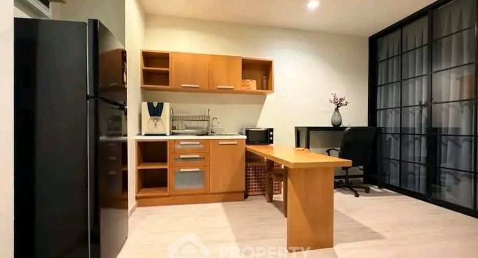 For rent 2 bedrooms condo in Pathum Wan, Bangkok