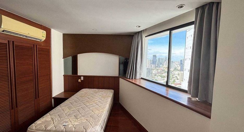 For rent 3 bedrooms condo in Khlong Toei, Bangkok