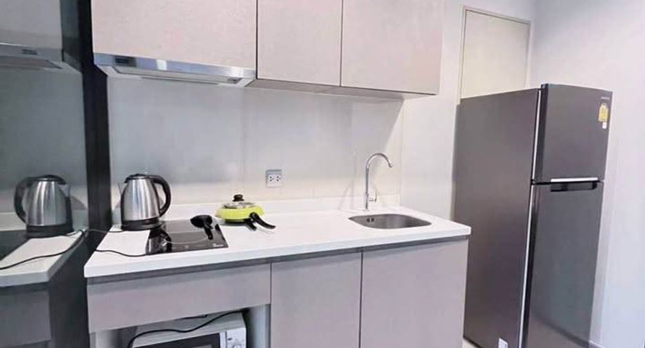 For rent 2 bedrooms condo in Huai Khwang, Bangkok
