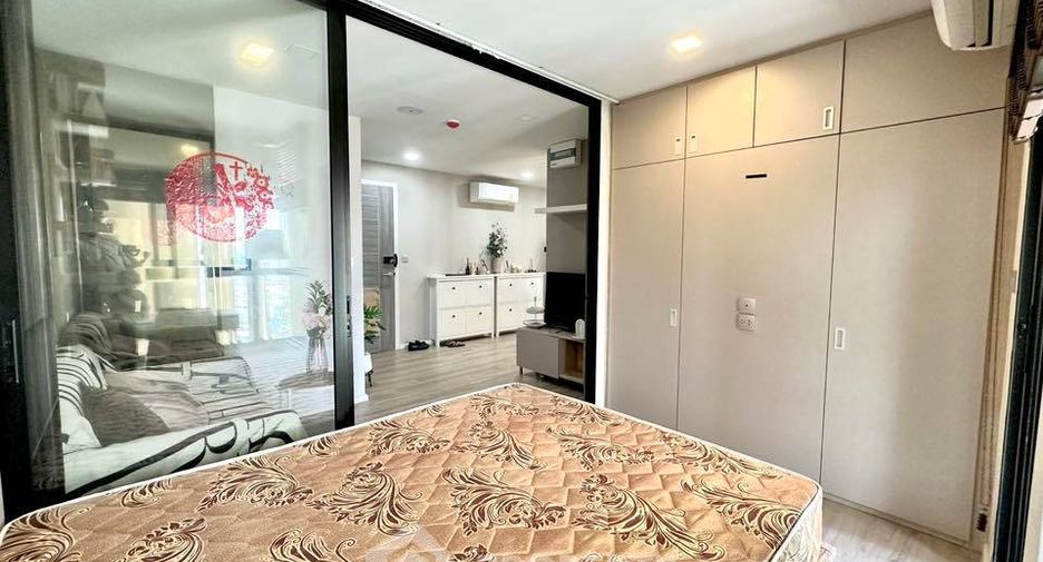 For rent 3 bedrooms condo in Wang Thonglang, Bangkok
