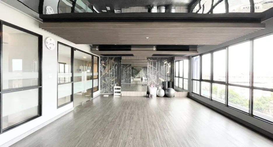 For rent studio condo in Mueang Samut Prakan, Samut Prakan