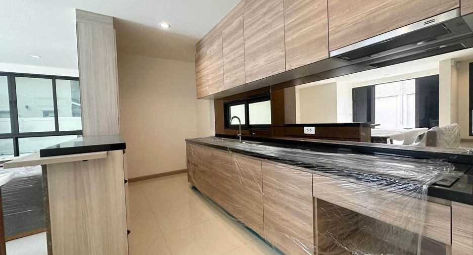 For sale 3 bedrooms house in Prawet, Bangkok