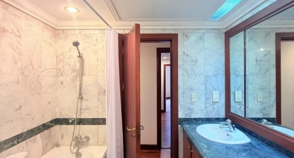 Wohnung zum Kauf mit 3 Zimmer in Pathum Wan, Bangkok
