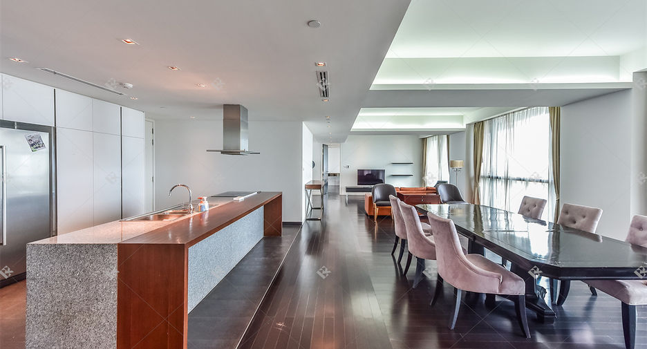 For sale 3 bedrooms condo in Yan Nawa, Bangkok