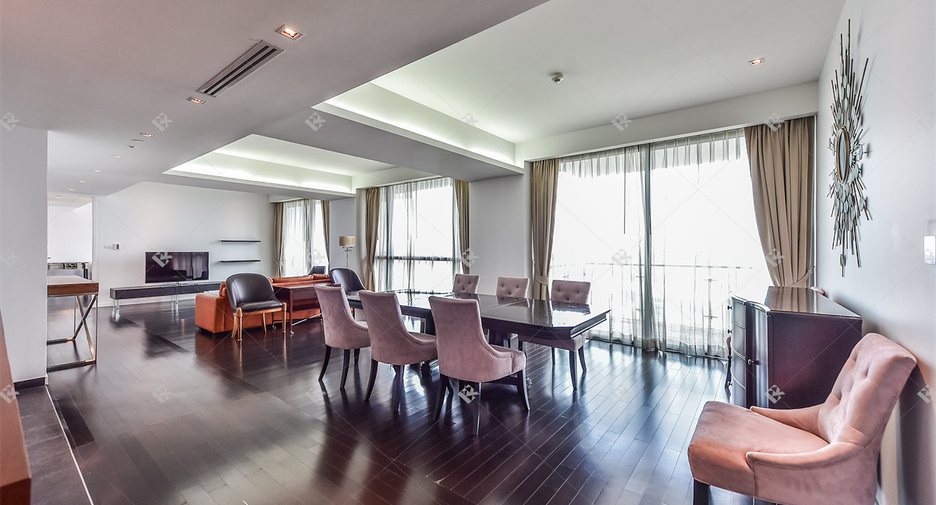 For sale 3 bedrooms condo in Yan Nawa, Bangkok