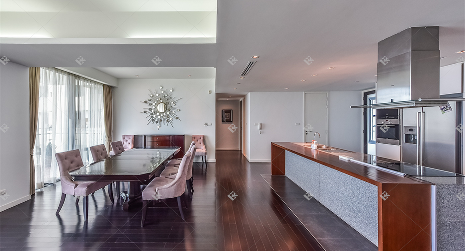 For sale 3 bedrooms condo in Yan Nawa, Bangkok