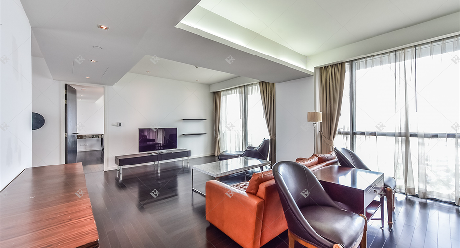 For sale 3 bedrooms condo in Yan Nawa, Bangkok