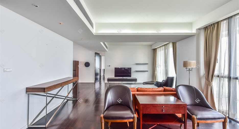 For sale 3 bedrooms condo in Yan Nawa, Bangkok