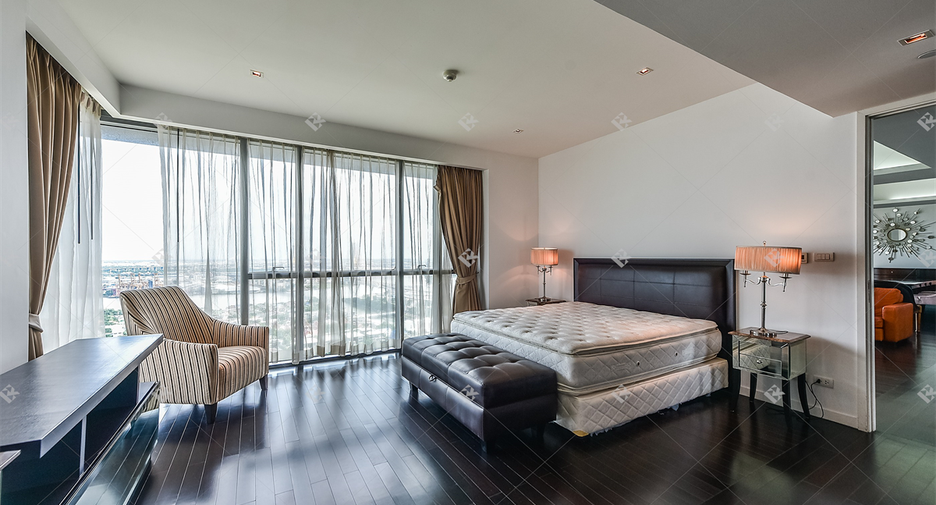 For sale 3 bedrooms condo in Yan Nawa, Bangkok