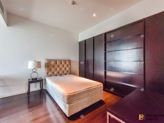For sale 3 bedrooms condo in Yan Nawa, Bangkok