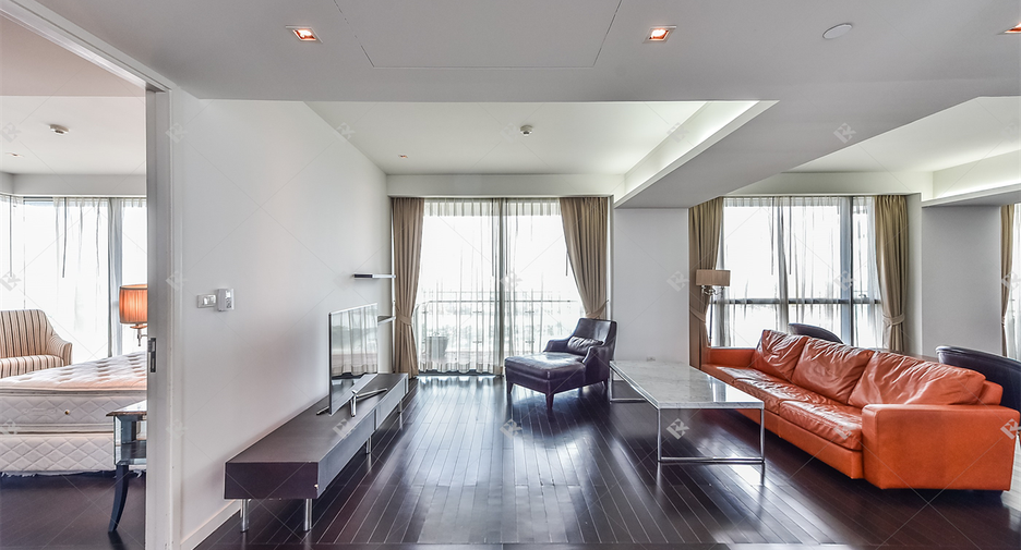 For sale 3 bedrooms condo in Yan Nawa, Bangkok