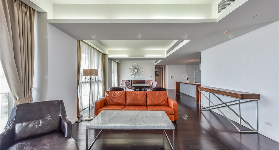 For sale 3 bedrooms condo in Yan Nawa, Bangkok
