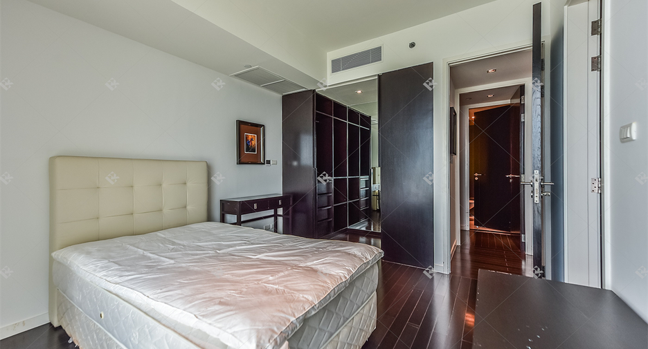 For sale 3 bedrooms condo in Yan Nawa, Bangkok