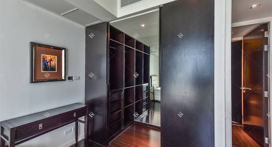 For sale 3 bedrooms condo in Yan Nawa, Bangkok