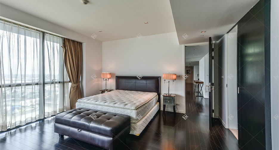 For sale 3 bedrooms condo in Yan Nawa, Bangkok