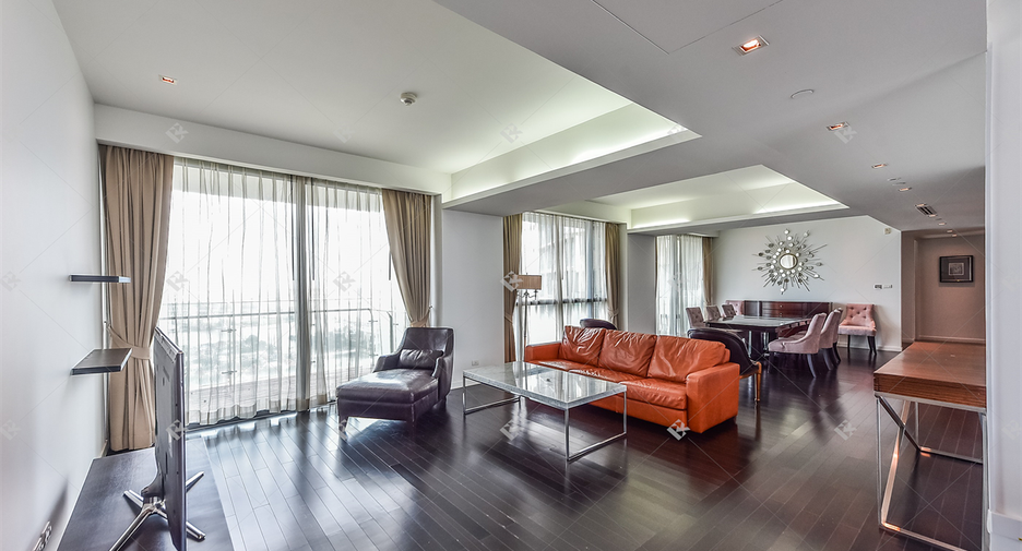 For sale 3 bedrooms condo in Yan Nawa, Bangkok