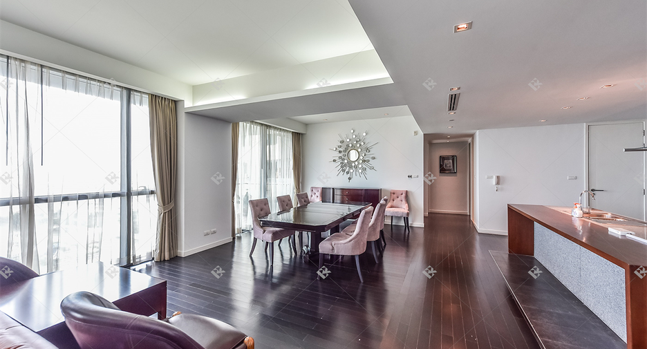 For sale 3 bedrooms condo in Yan Nawa, Bangkok