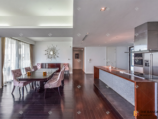 For sale 3 bedrooms condo in Yan Nawa, Bangkok