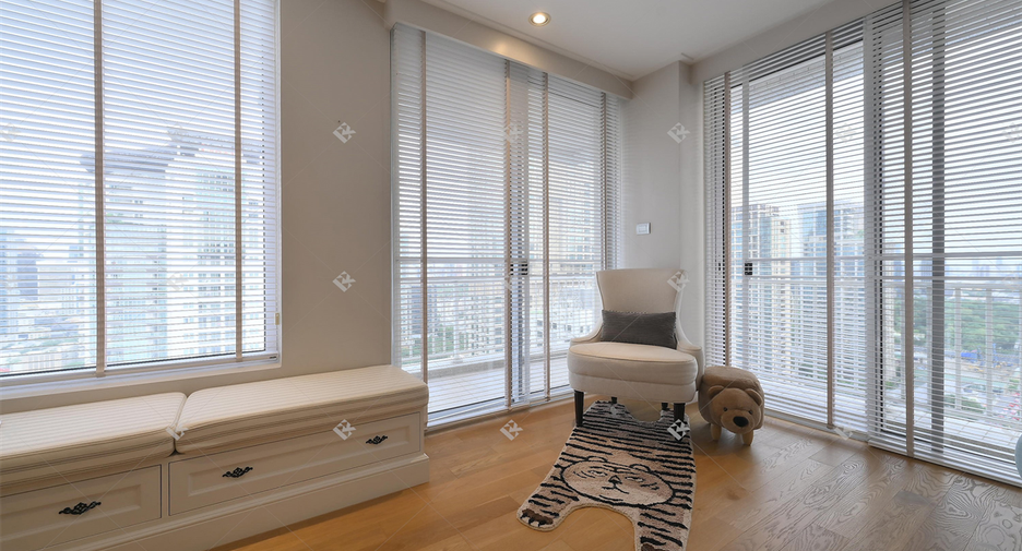 For sale 3 bedrooms condo in Pathum Wan, Bangkok