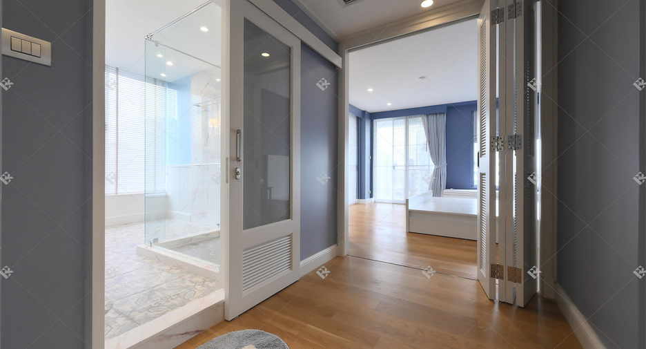 For sale 3 bedrooms condo in Pathum Wan, Bangkok