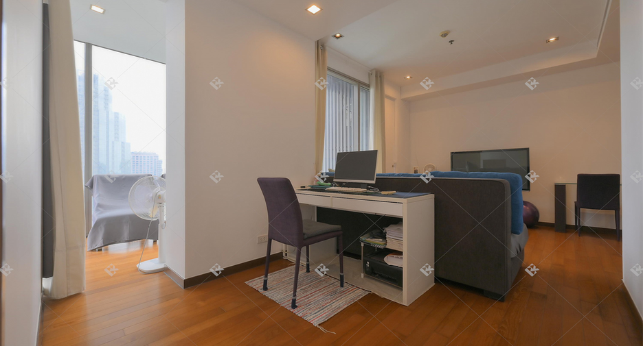 For sale 1 bed condo in Khlong Toei, Bangkok