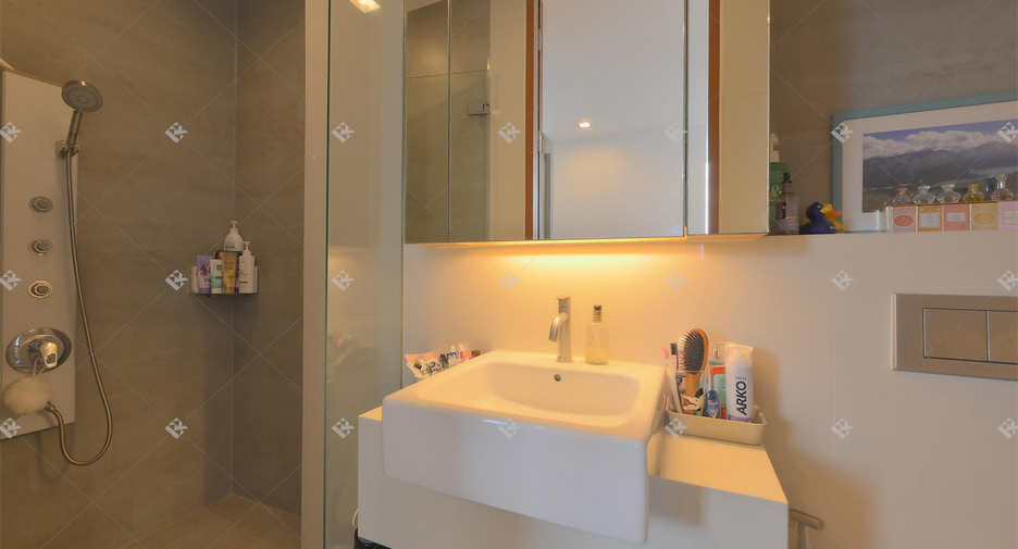 For sale 1 bed condo in Khlong Toei, Bangkok
